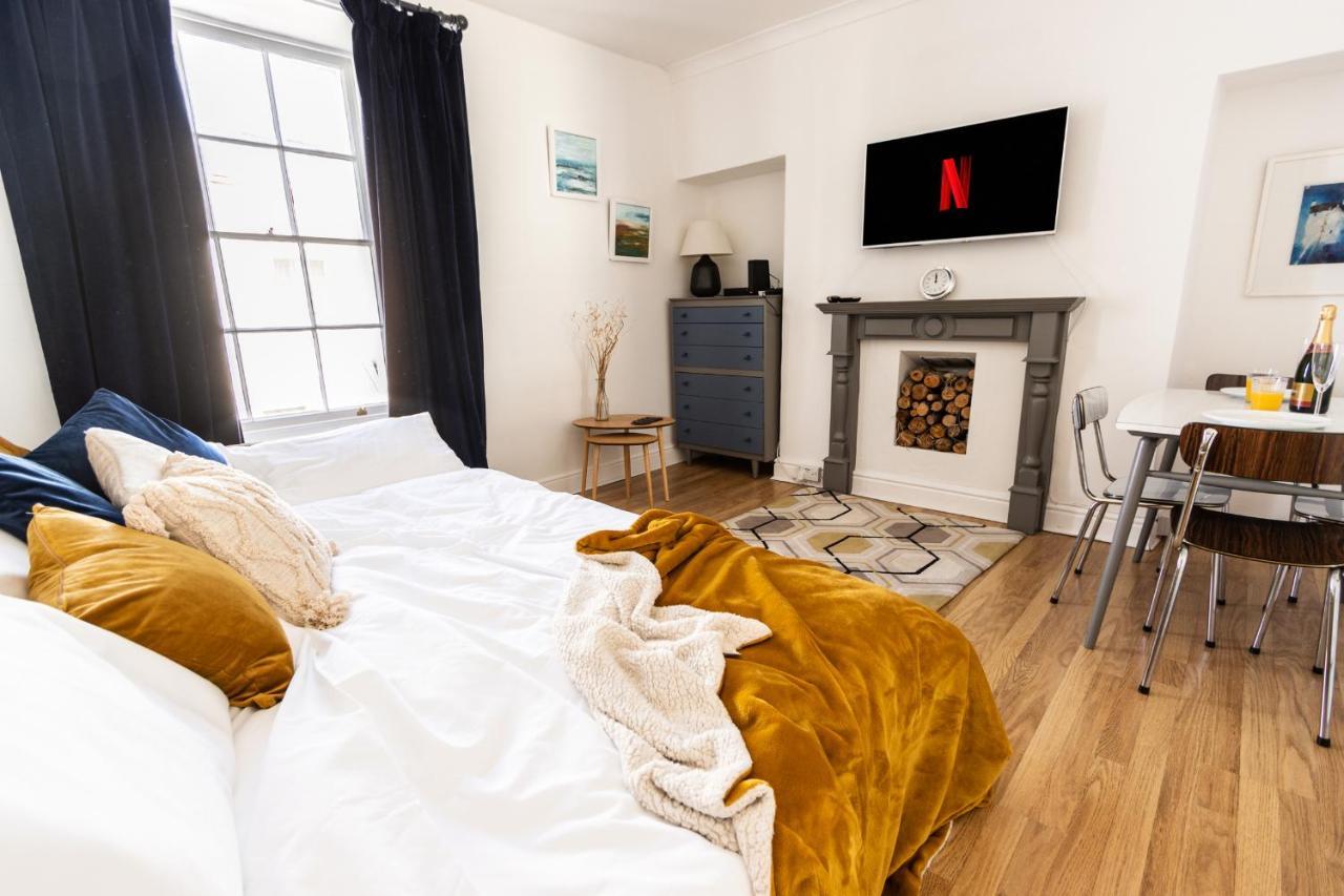 Central Georgian 2 Bedroom - Private Parking - By Habita Property *