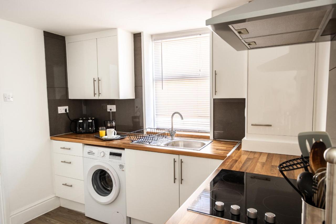 Central Georgian 2 Bedroom - Private Parking - By Habita Property