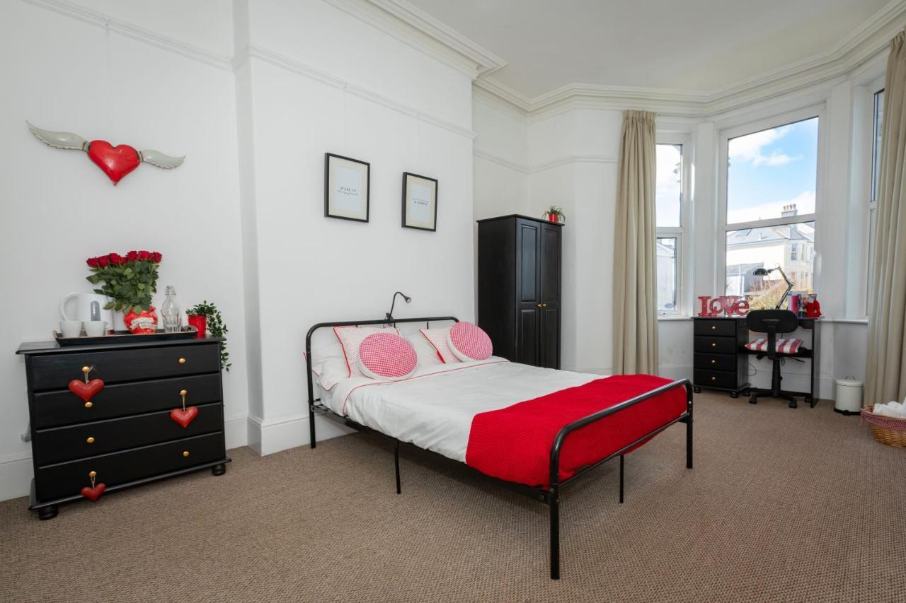 5-bed House With Distant Sea Views In Holiday home *
