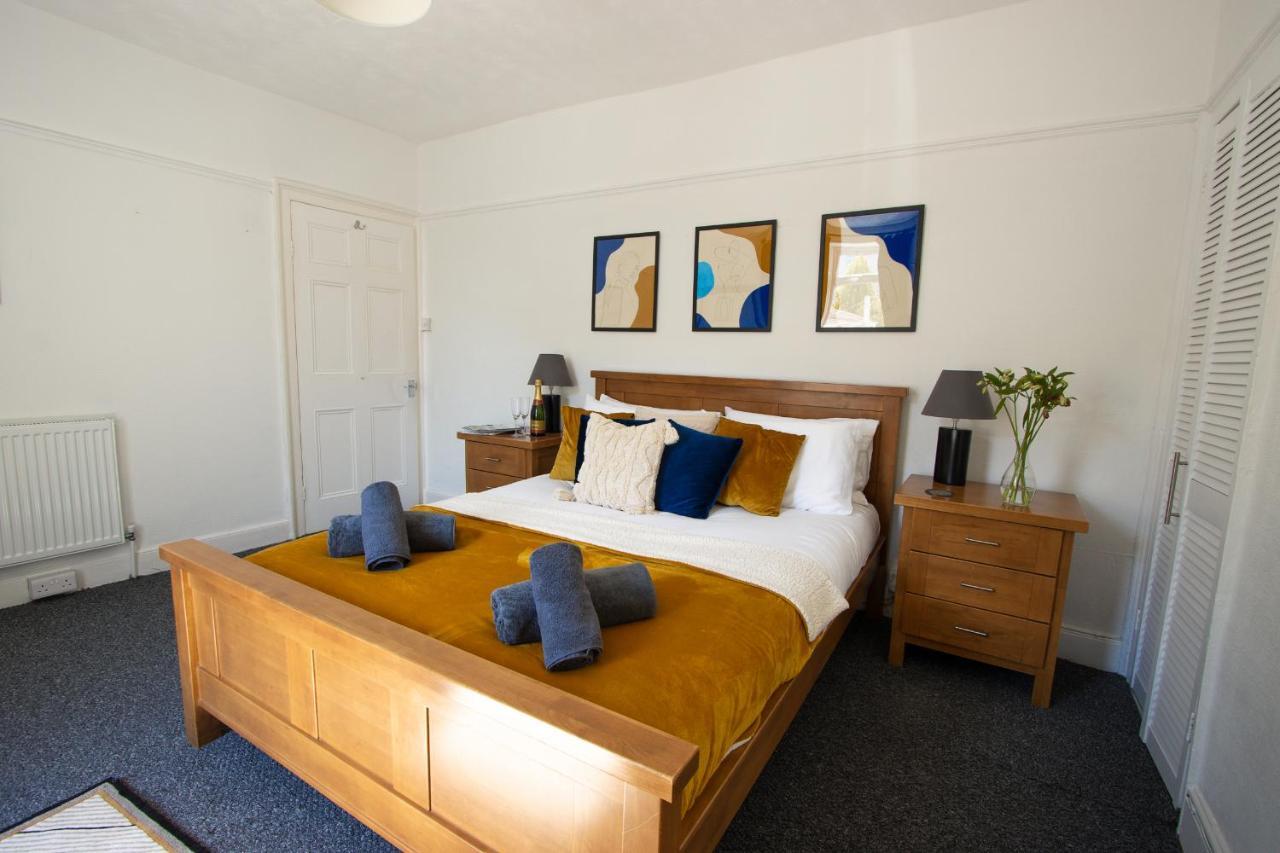 Central Georgian 2 Bedroom - Private Parking - By Habita Property Apartment *