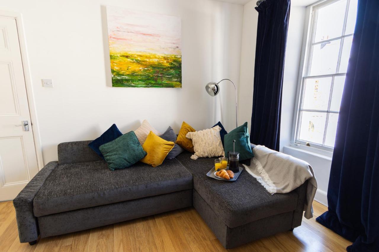 Central Georgian 2 Bedroom - Private Parking - By Habita Property Plymouth