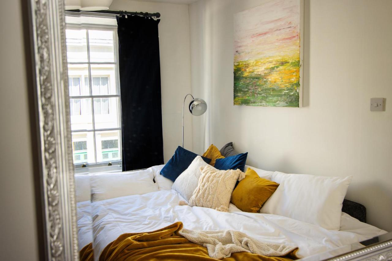 Central Georgian 2 Bedroom - Private Parking - By Habita Property