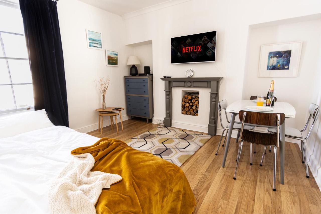 Central Georgian 2 Bedroom - Private Parking - By Habita Property Apartment