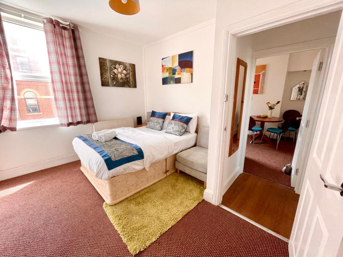 4 Bedroomed Maisonette In Centre, Near Barbican & Seafront Holiday home