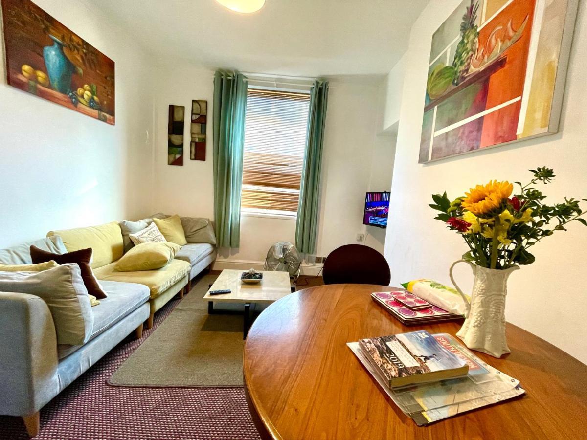 4 Bedroomed Maisonette In Centre, Near Barbican & Seafront Holiday home Plymouth
