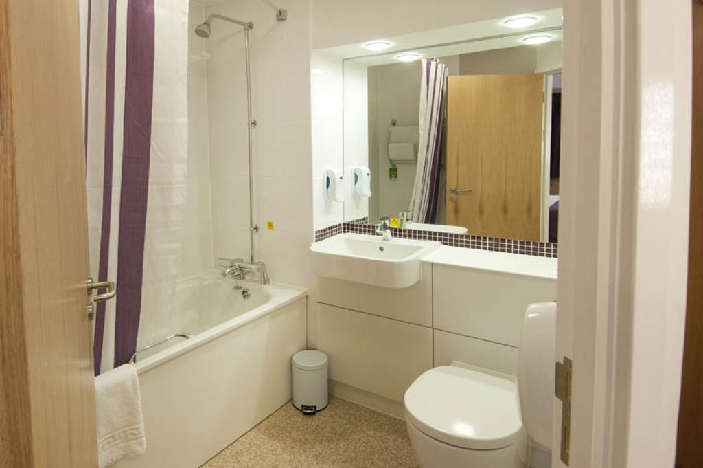 Premier Centre - Sutton Harbour Hotel 3*