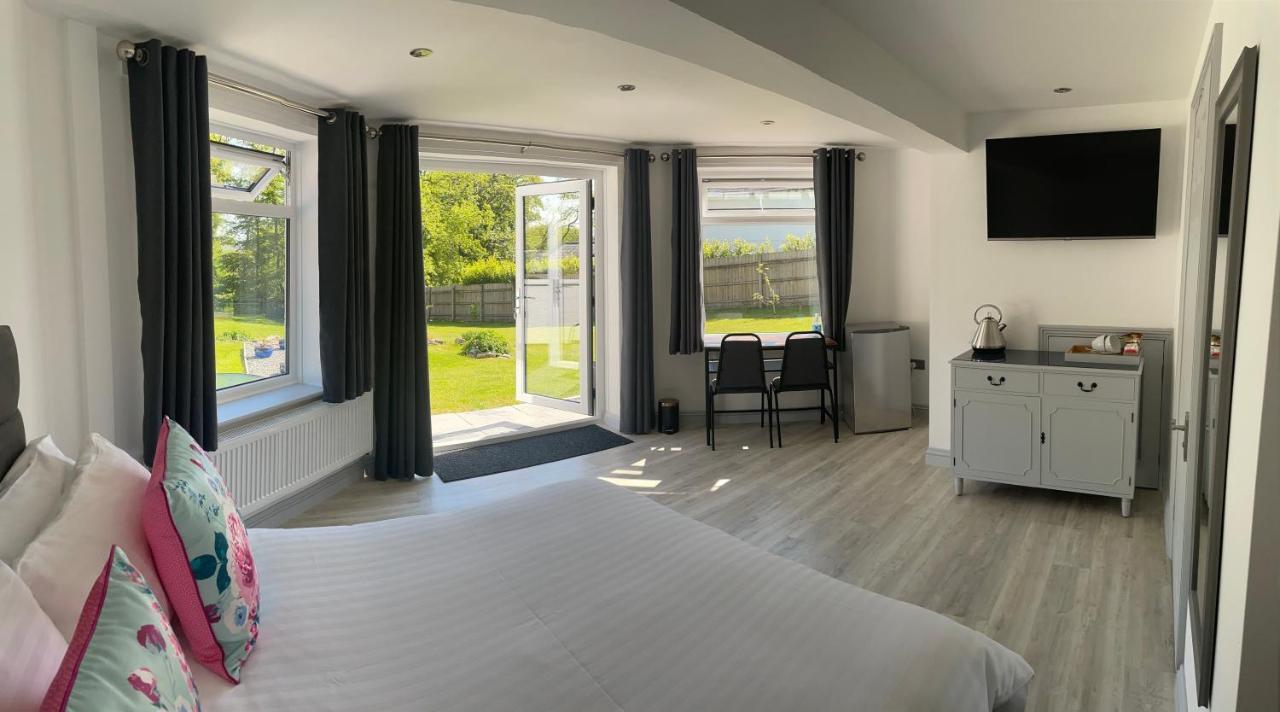 Stunning Contemporary 1 Bedroom En-suite Annexe Apartment *