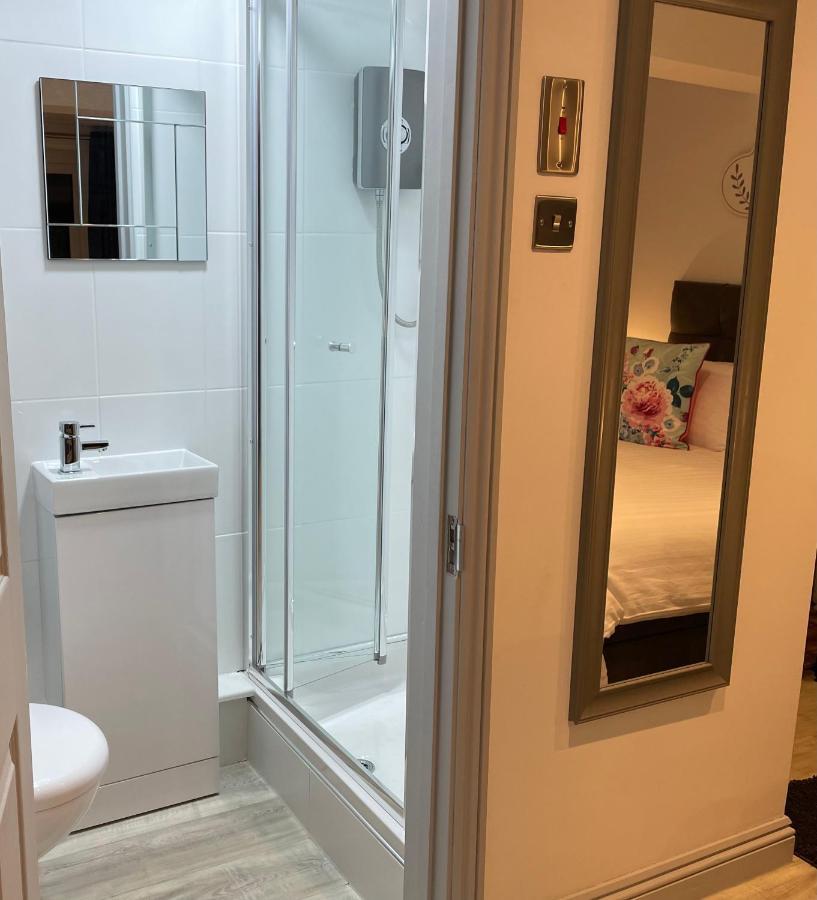 Stunning Contemporary 1 Bedroom En-suite Annexe * Plymouth