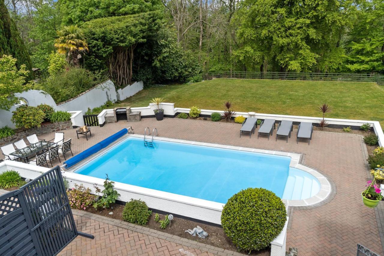 White Stunning Contemporary 2 Bedroom 2 Ensuite Annex With Hot Tub Plymouth
