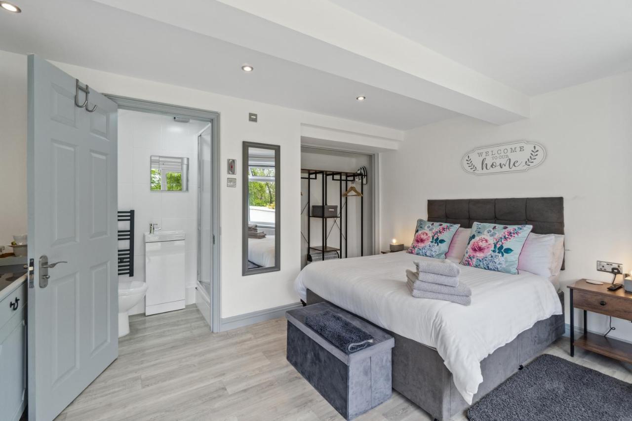 Apartment Stunning Contemporary 1 Bedroom En-suite Annexe *