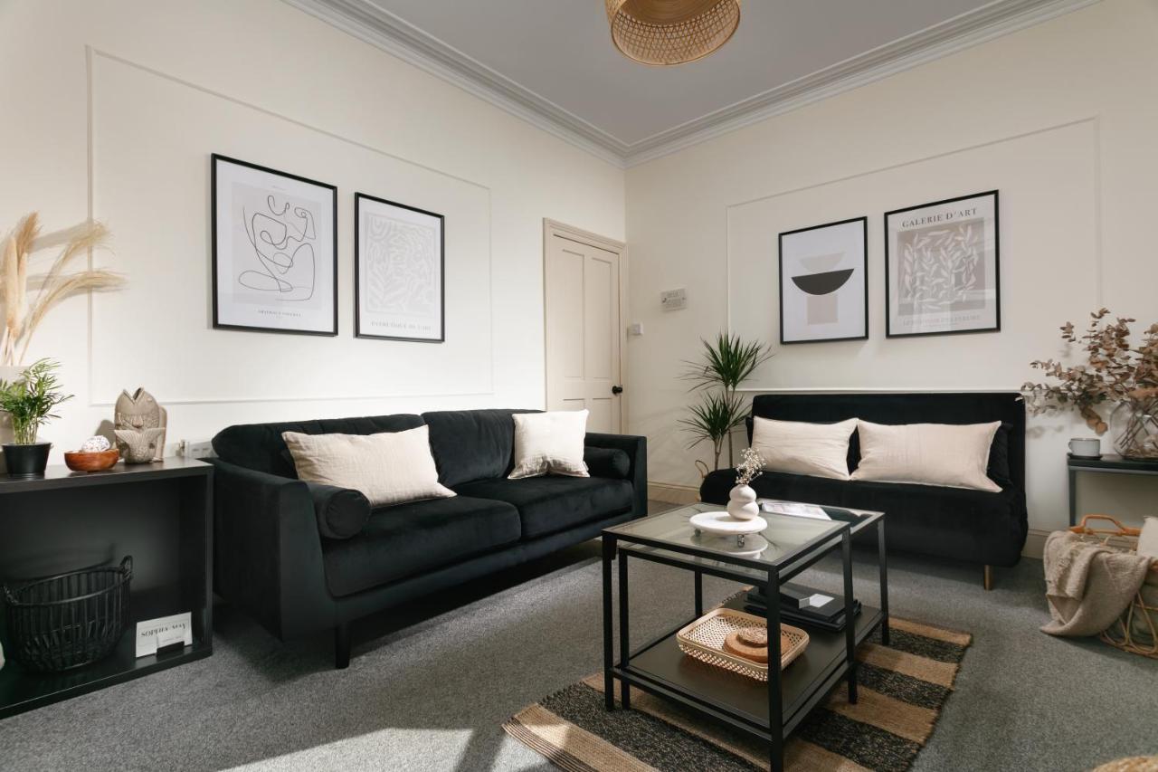 - Sleeps Up To 10 - Free On Street Parking - Pets Welcome - By Luxe Living Plymouth