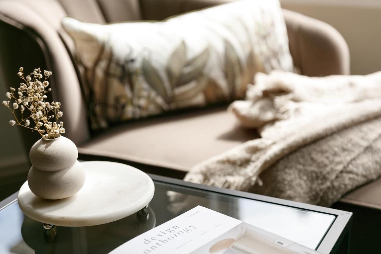 - Sleeps Up To 10 - Free On Street Parking - Pets Welcome - By Luxe Living Plymouth