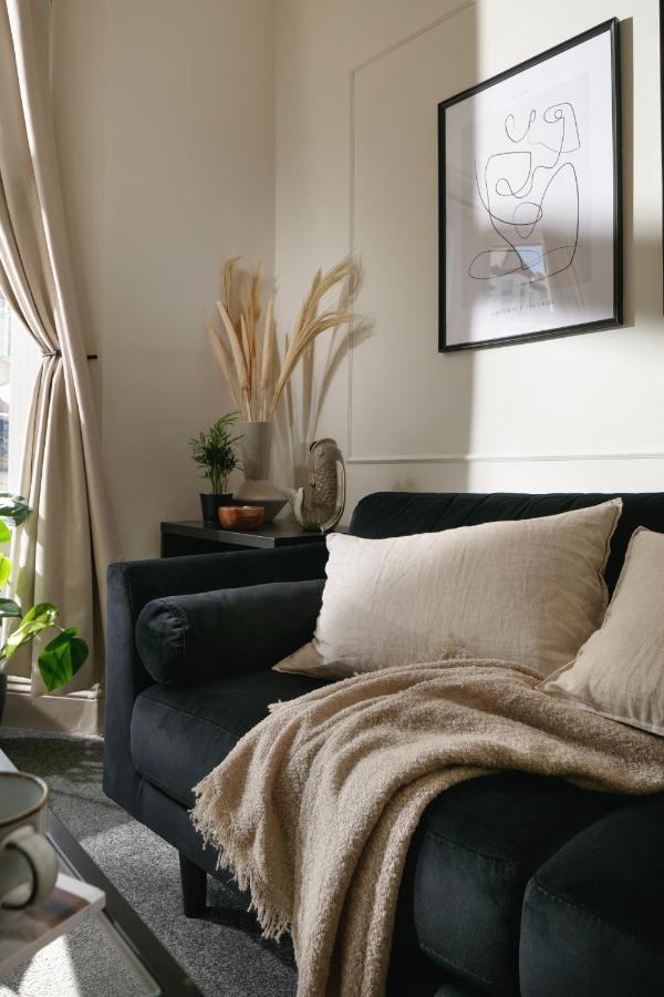 - Sleeps Up To 10 - Free On Street Parking - Pets Welcome - By Luxe Living Plymouth