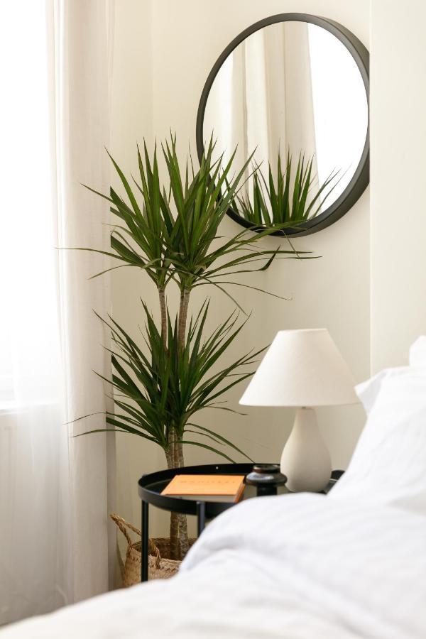 Holiday home - Sleeps Up To 10 - Free On Street Parking - Pets Welcome - By Luxe Living *