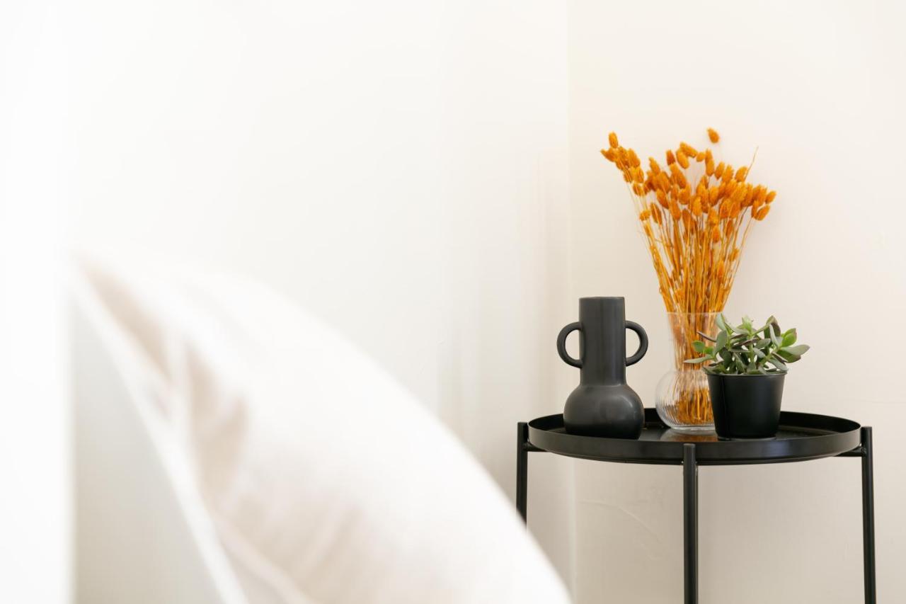 - Sleeps Up To 10 - Free On Street Parking - Pets Welcome - By Luxe Living Holiday home