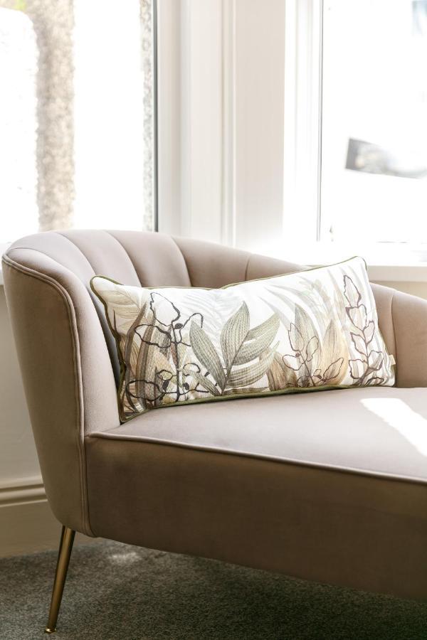 Holiday home - Sleeps Up To 10 - Free On Street Parking - Pets Welcome - By Luxe Living *