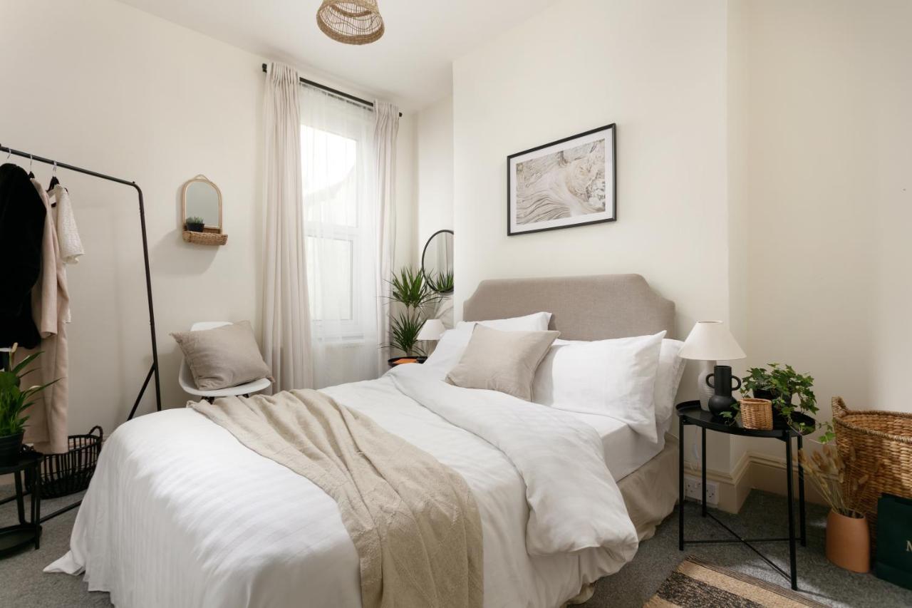 Holiday home - Sleeps Up To 10 - Free On Street Parking - Pets Welcome - By Luxe Living Plymouth