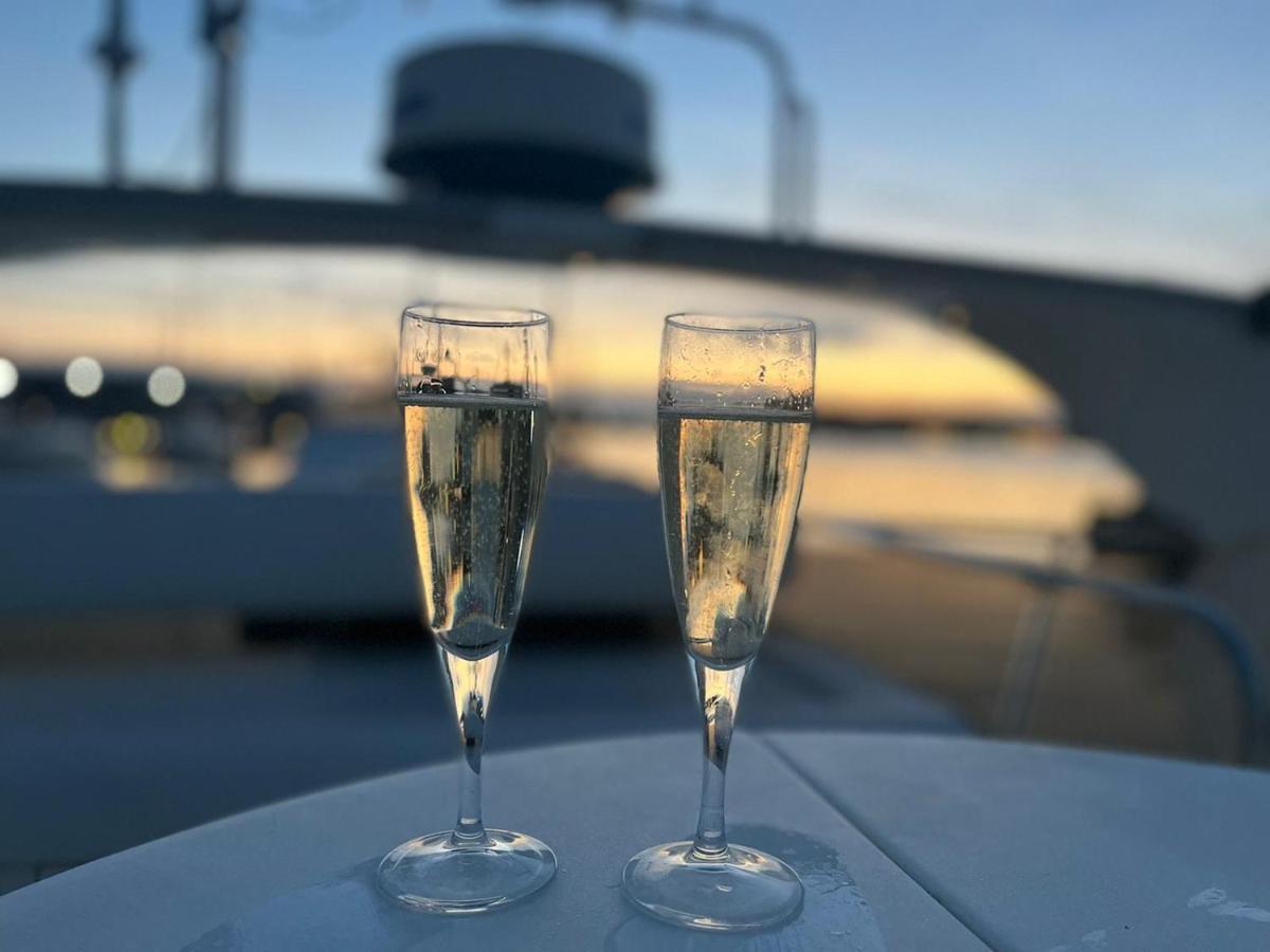 Tranquility Yachts -a 52ft Motor Yacht With Waterfront Views Over Plymouth. *