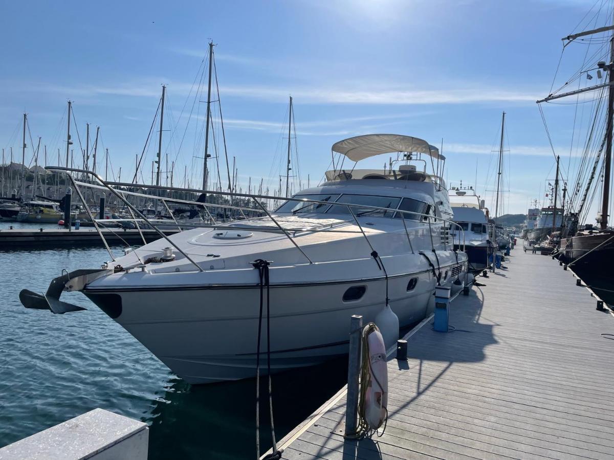Botel Tranquility Yachts -a 52ft Motor Yacht With Waterfront Views Over Plymouth. *