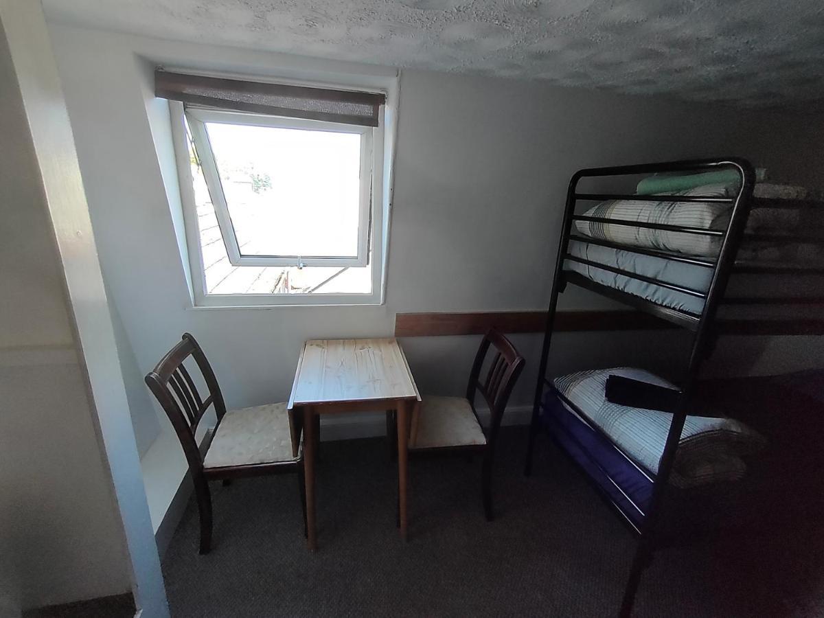 Nomad Nest Hostel *