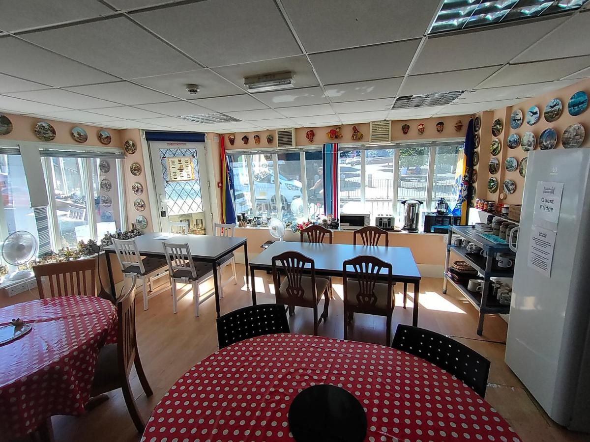 Nomad Nest Hostel *