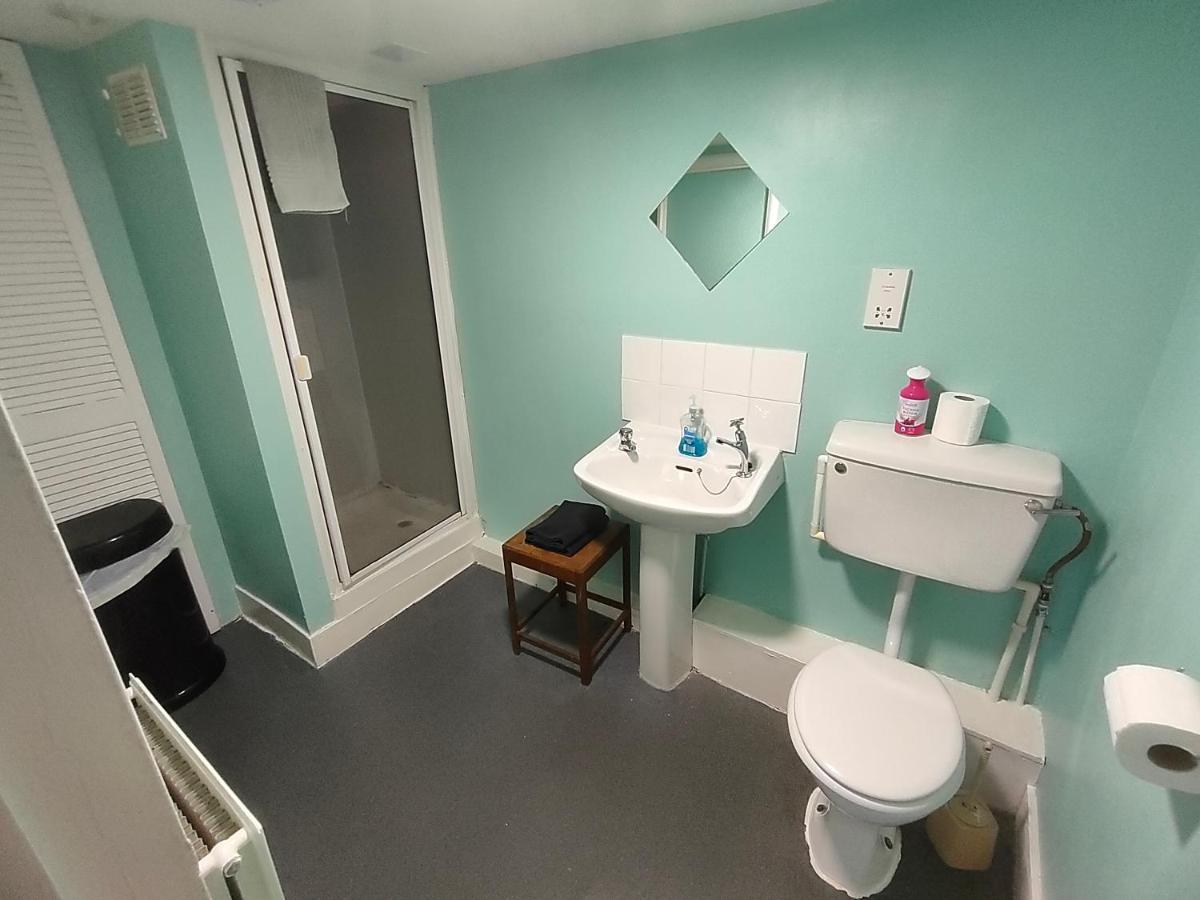 Nomad Nest Hostel *