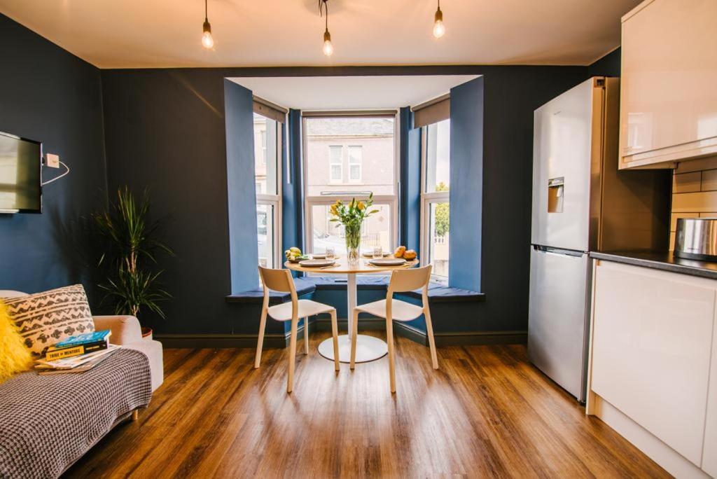 Holiday home Quiet Location - 3 Bedroom Family House With 3 Shower - 2 Parking Spaces