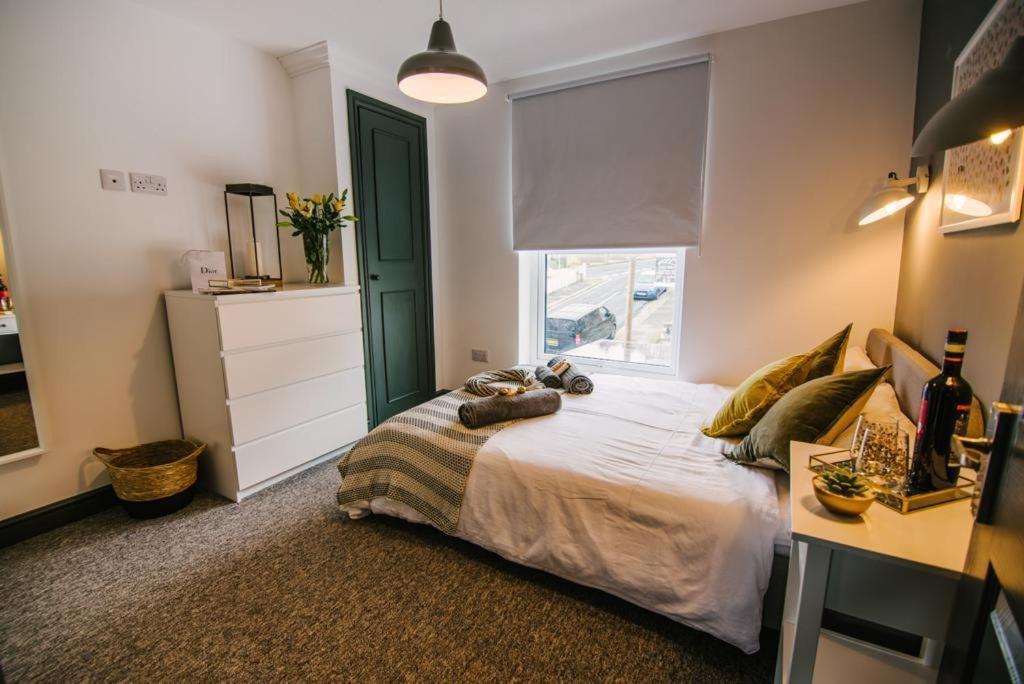 Holiday home Quiet Location - 3 Bedroom Family House With 3 Shower - 2 Parking Spaces Plymouth