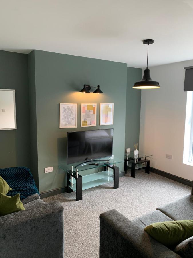 Quiet Location - 3 Bedroom Family House With 3 Shower - 2 Parking Spaces