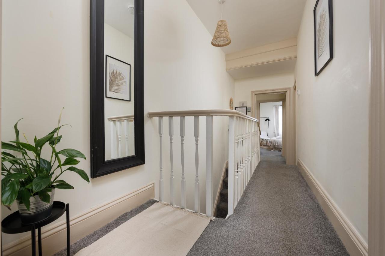 Holiday home - Sleeps Up To 10 - Free On Street Parking - Pets Welcome - By Luxe Living