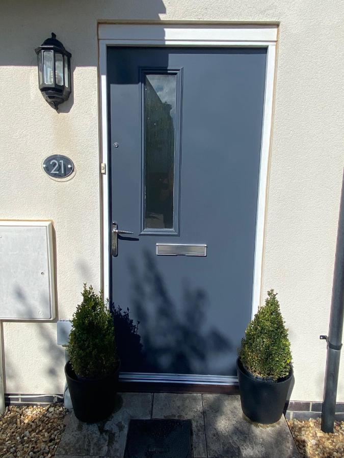 Lovely 2 Bedroom, 2 Bathroom House With Parking. Holiday home Plymouth