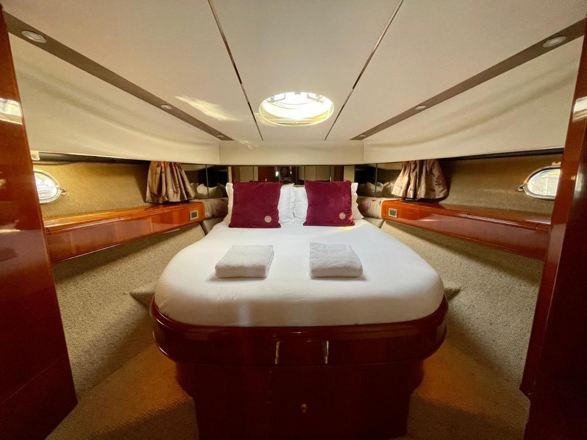 Tranquility Yachts -a 52ft Motor Yacht With Waterfront Views Over Plymouth. Botel *