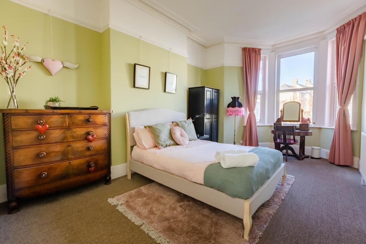 5-bed House With Distant Sea Views In * Plymouth