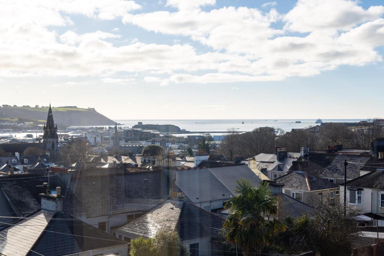 Holiday home 5-bed House With Distant Sea Views In *