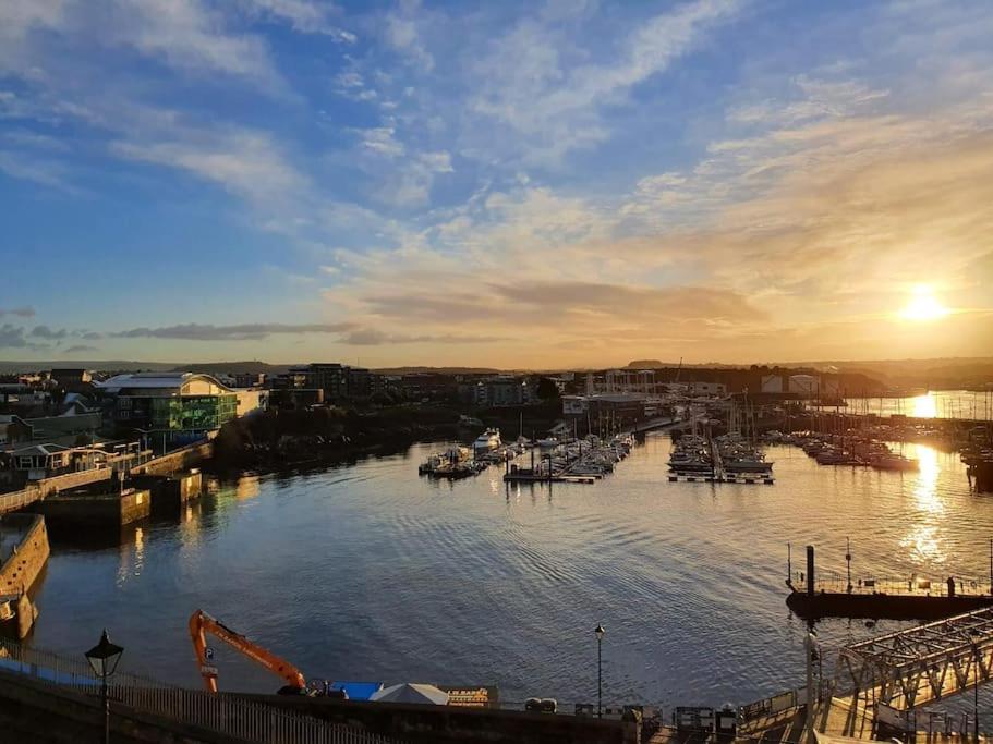 Apartment With A View, Perfect For Breaks And Wfh Plymouth