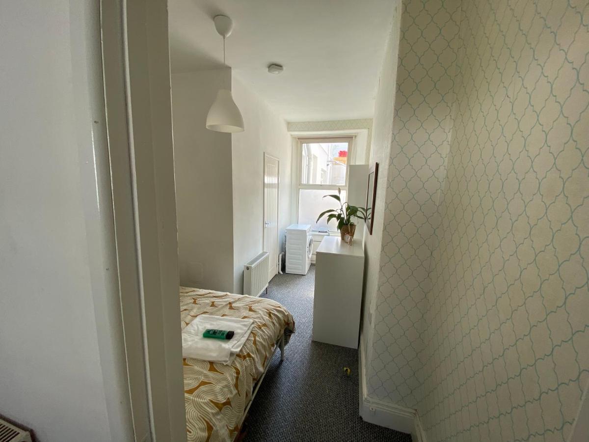 The Walnut Lovely One Bedroom Flat In Stoke.
