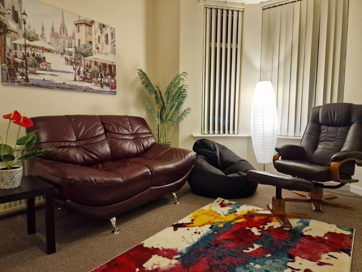 Holiday home 4 Bed 5 Double Beds Holidays House Near Train Station Plymouth