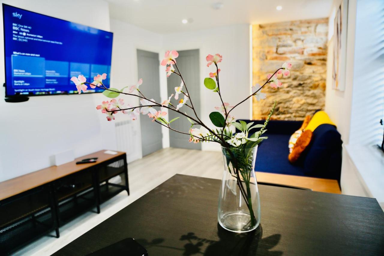 New Modern With Free Private Parking Apartment Plymouth