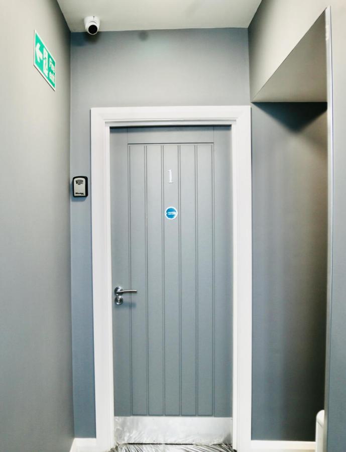 New Modern With Free Private Parking * Plymouth