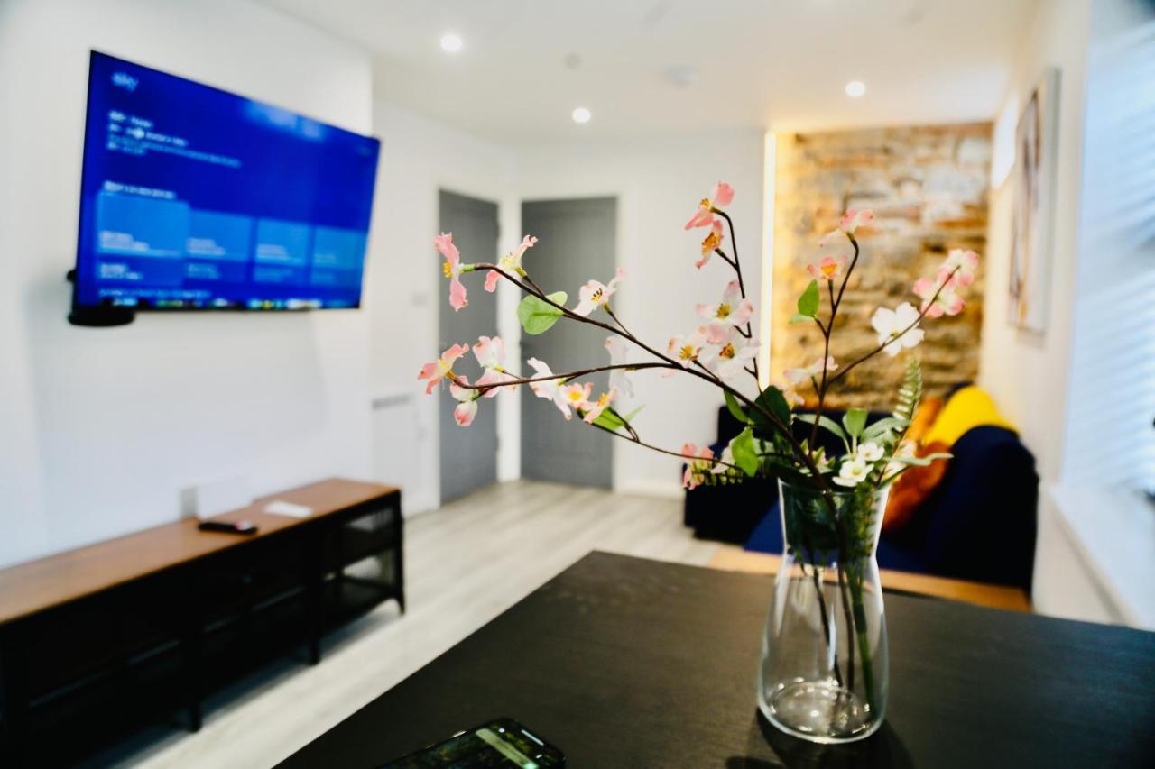 New Modern With Free Private Parking * Plymouth