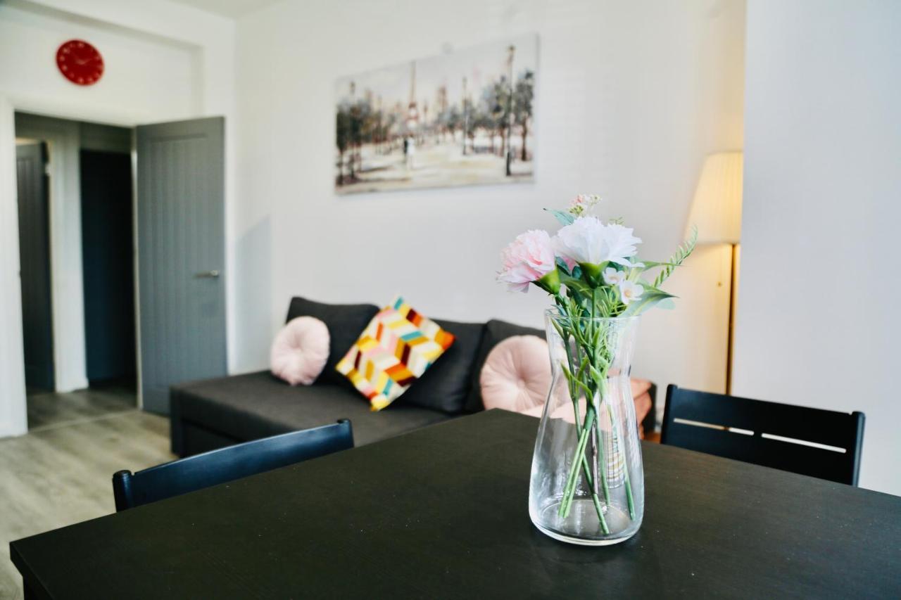 New Modern With Free Private Parking Plymouth