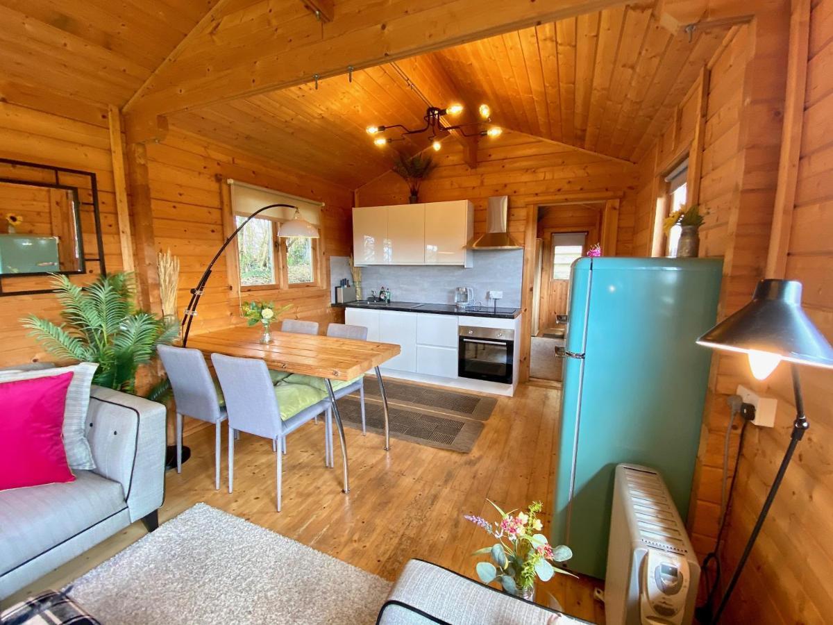 Yealm Self Catering Log In Devon With Hot Tub Chalet *