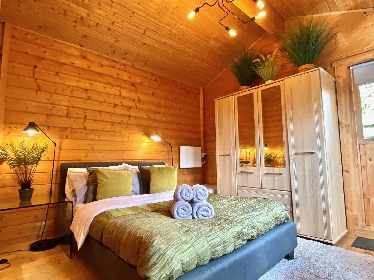 Yealm Self Catering Log In Devon With Hot Tub Chalet