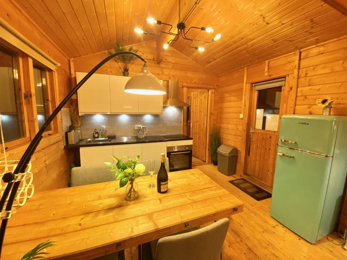 Yealm Self Catering Log In Devon With Hot Tub Chalet *