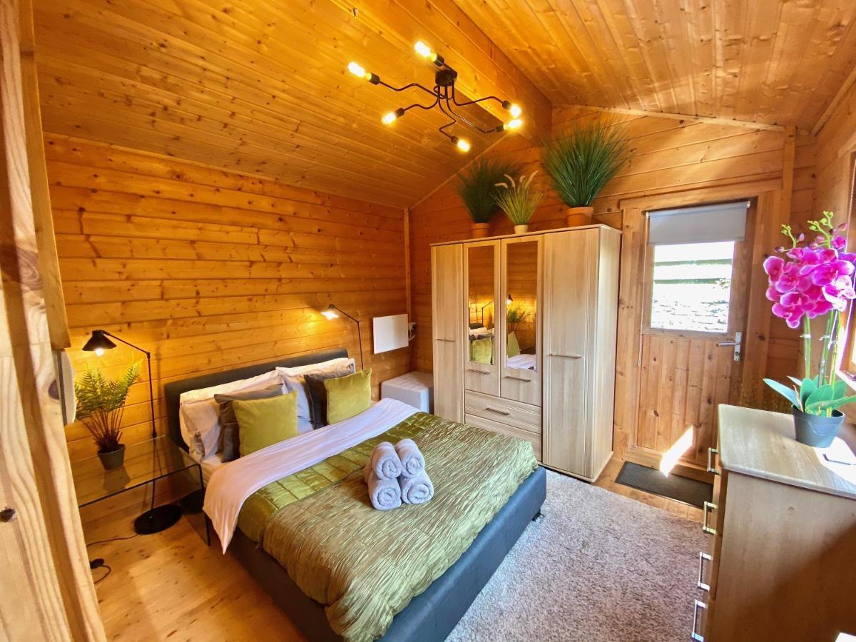 Chalet Yealm Self Catering Log In Devon With Hot Tub