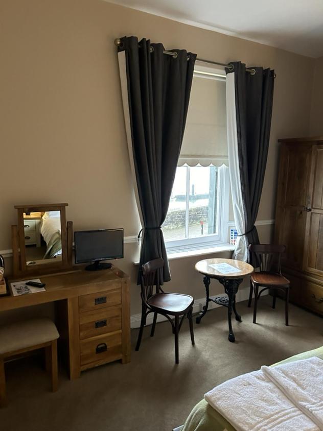Bed & Breakfast Admiral Macbride 2*