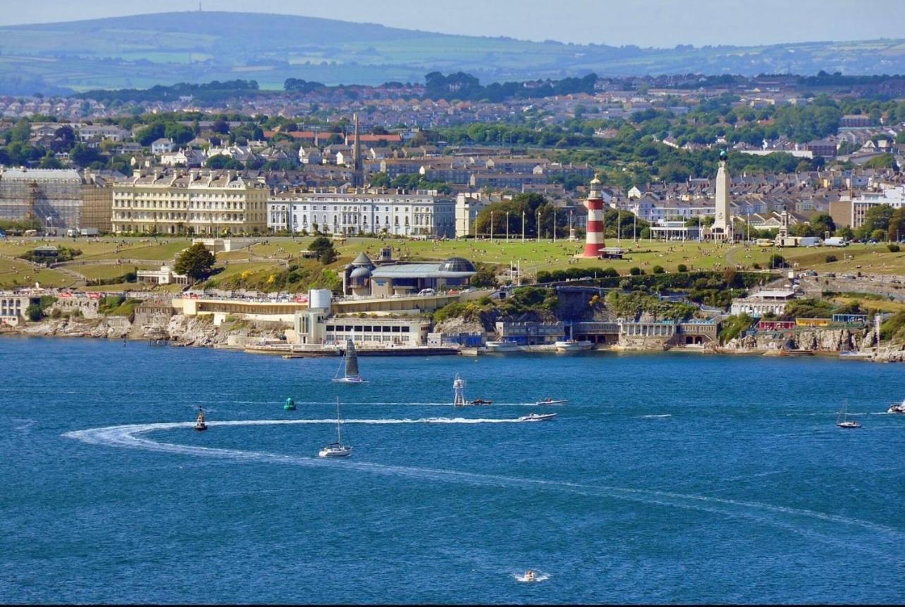 Apartment New Modern With Free Private Parking Plymouth