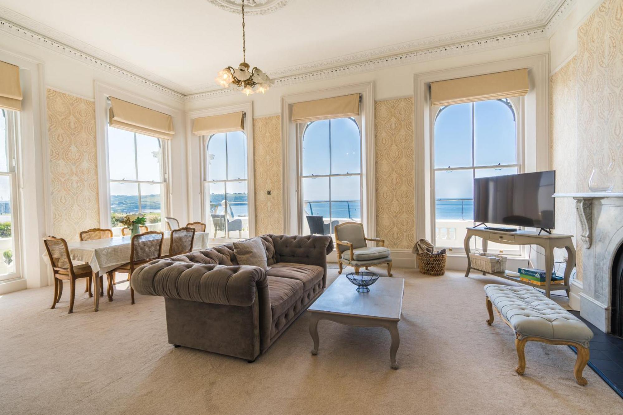 1 Elliot Terrace Aparthotel 4*