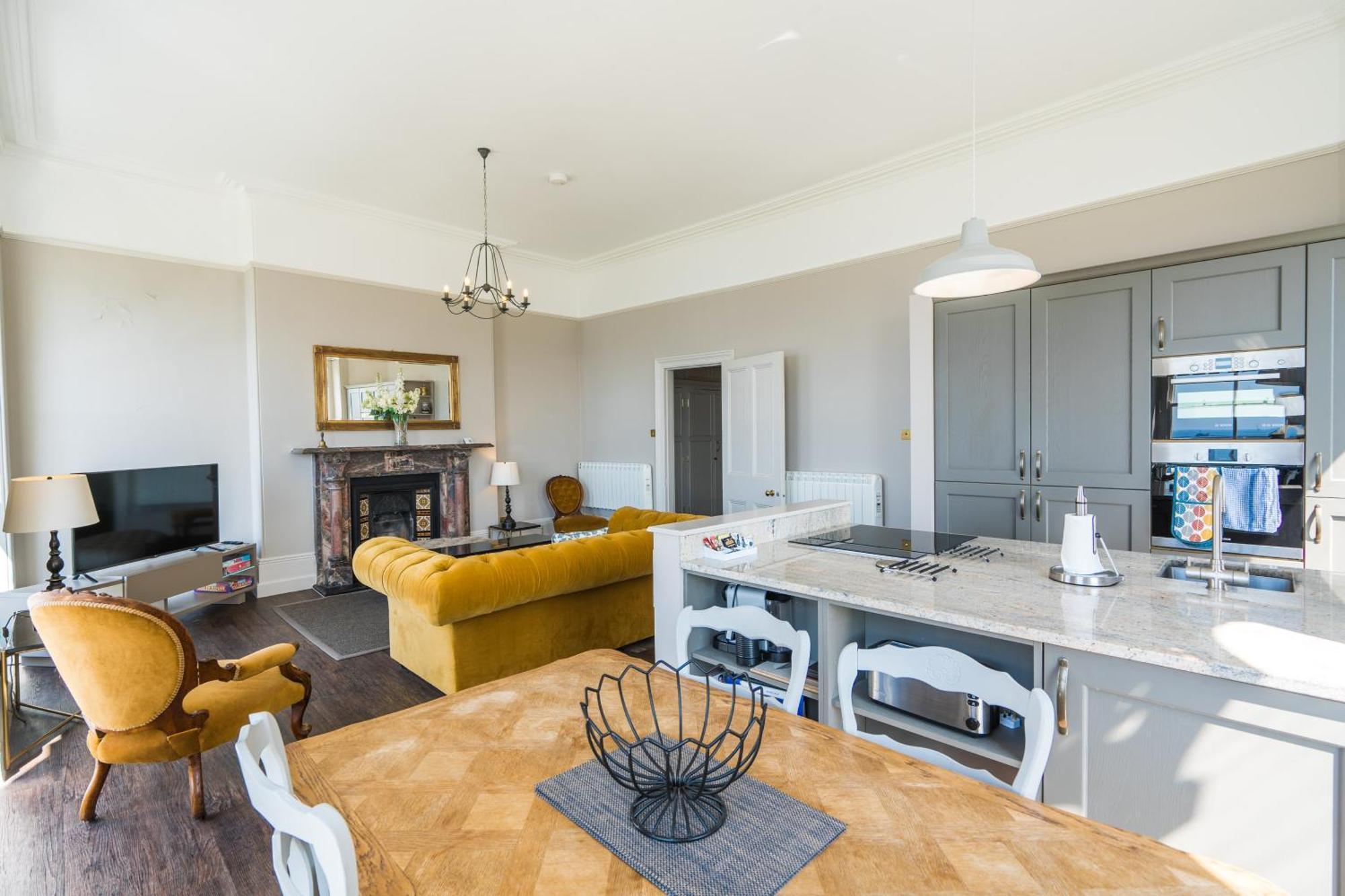 1 Elliot Terrace Aparthotel 4*