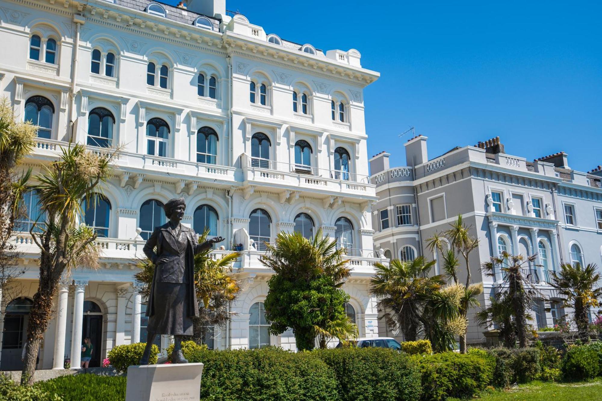 1 Elliot Terrace Aparthotel 4*